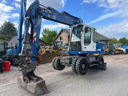 Mobilní bagry 2010 Liebherr A 900 C (9)