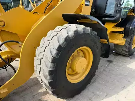 Kerekes rakodó 2010 Caterpillar 907 H (14)