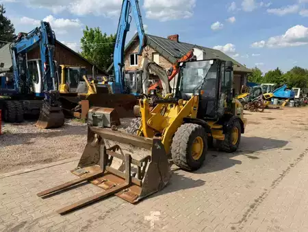 Kerekes rakodó 2010 Caterpillar 907 H (7)
