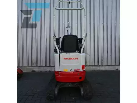 Minibagry 2022 Takeuchi TB210R (15)