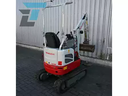 Minibagry 2022 Takeuchi TB210R (17)