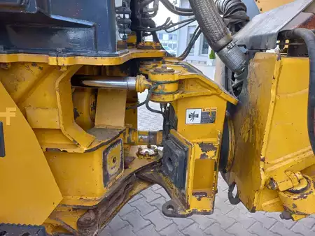 Nivelohjatut dumpperit 2008 Bell B25D (12)