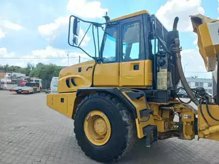 Nivelohjatut dumpperit 2008 Bell B25D (9)