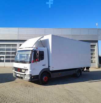 Náklaďák 2006 Mercedes-Benz Atego 818 (1)