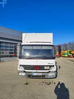 Náklaďák 2006 Mercedes-Benz Atego 818 (2)