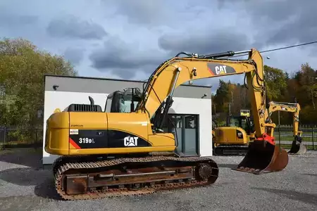 Koparki gąsienicowe 2009 Caterpillar 319DL (11)