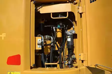 Korečková rýpadla 2017 Caterpillar 325FL (16)