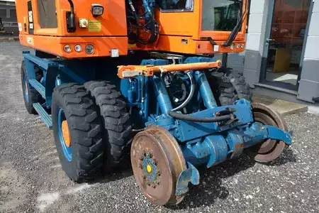 To-vejs gravemaskine 2019 Caterpillar M 323 F (19)
