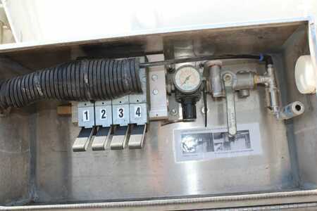 Náklaďák 2012 Renault Premium 430 + PALFINGER SYSTEM (9)