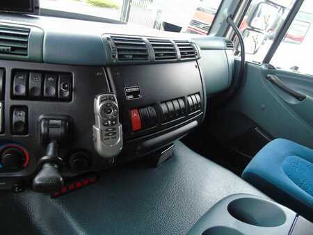 Náklaďák 2003 DAF CF 85.380 + MANUAL + HMF 1680 + HYVA + 6X2 (19)