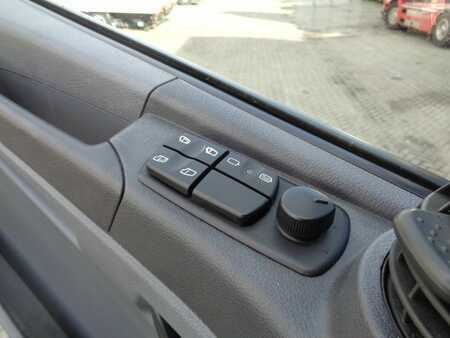 Náklaďák 2006 Mercedes-Benz AXOR 1823 + Dhollandia Lift (16)