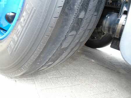 Ciężarówka 2013 MAN TGX 18.440 + EURO 6 + 6X2 (17)