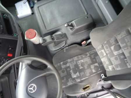 Kamion
 2010 Mercedes-Benz Atego 822 Atego 822 + Euro 5 + Dhollandia lift (14)