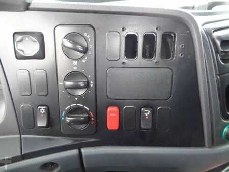 Kamion
 2010 Mercedes-Benz Atego 822 Atego 822 + Euro 5 + Dhollandia lift (15)