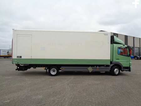Kamion
 2010 Mercedes-Benz Atego 822 Atego 822 + Euro 5 + Dhollandia lift (6)