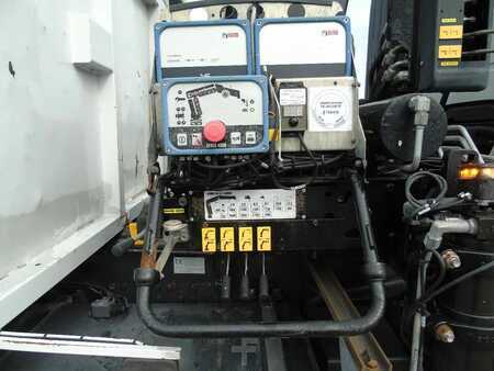 Mobila kranar 2013 Iveco Eurotrakker 360 EEV + HIAB 144B- 2 + 6X4 + REMOTE + SPRING/BIG A (4)
