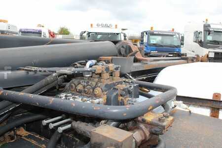 Kamion 1999 MAN 33 .414 + 6x4 + EURO 2 + spring + manual+ palfinger hooksystem (14)