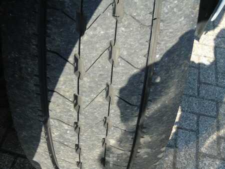 Náklaďák 2016 Iveco Stralis 420 + EURO 6 + 580KM (14)