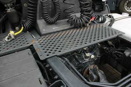Camión 2008 Iveco Stralis 420 + EURO 5 + STEERING 6X2 + MANUAL (12)