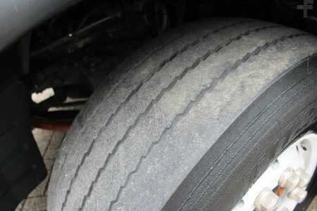 Camión 2008 Iveco Stralis 420 + EURO 5 + STEERING 6X2 + MANUAL (17)