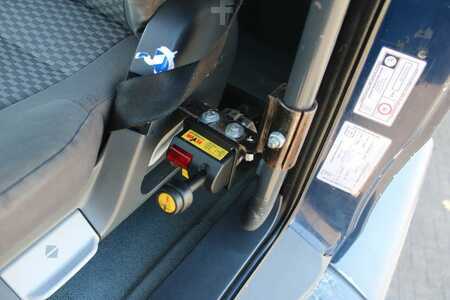 Lastebil 2003 MAN TGA 33.360 + 6X6 + MANUAL (11)