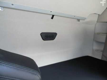 Náklaďák 2020 Iveco S-WAY reserved !! 460 + LNG + LOW KM !!!! + FULL OPTION (11)