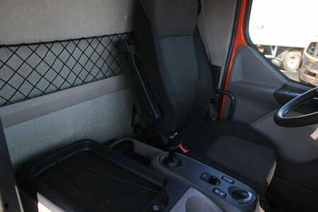 Vrachtwagen 2016 DAF LF 210 + lift + 12t (9)