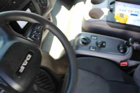 Vrachtwagen 2017 DAF LF 210 + euro 6 + lift + 12t (19)