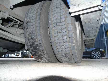 Náklaďák 2010 Iveco Eurocargo 80E180 + manual (16)