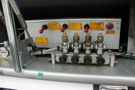 Lastbil 2004 DAF CF 85.430 + PUMP/METERS + 4 COMPART / 15.000 LITER + COMPLETE SY (8)