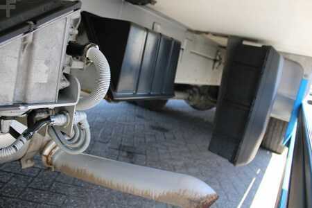 Lastkraftwagen 2013 Volvo FL 240 + carrier + ATP + 16T + lift + MANUAL (19)