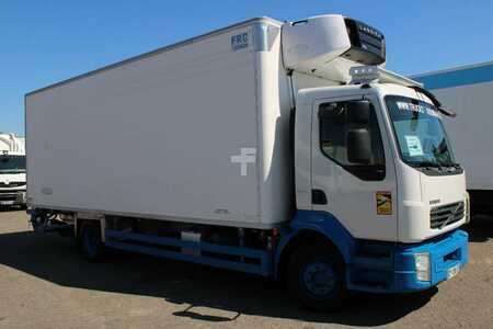 Lastkraftwagen 2013 Volvo FL 240 + carrier + ATP + 16T + lift + MANUAL (2)