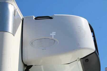 Lastkraftwagen 2013 Volvo FL 240 + carrier + ATP + 16T + lift + MANUAL (9)