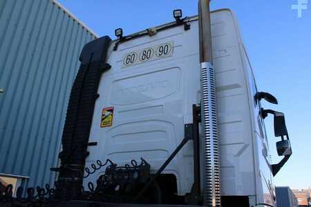 Kamion
 2018 Volvo FH 16. 750 + 6x4 150 tons + retarder + EURO 6 (6)