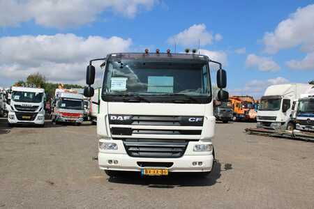 Caminhão 2011 DAF CF 75 .310 + 6X2 + EURO 5 (9)