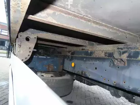 Náklaďák 2012 Iveco Eurocargo 150E25 + lift + euro 5 EEV + 3P (16)