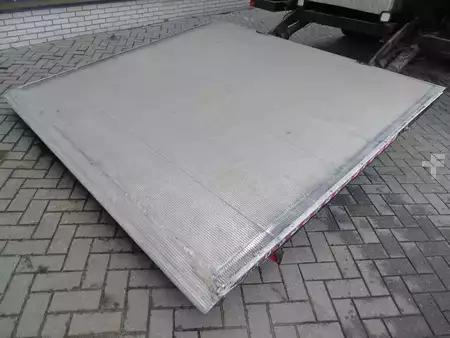 Náklaďák 2012 Iveco Eurocargo 150E25 + lift + euro 5 EEV + 3P (18)