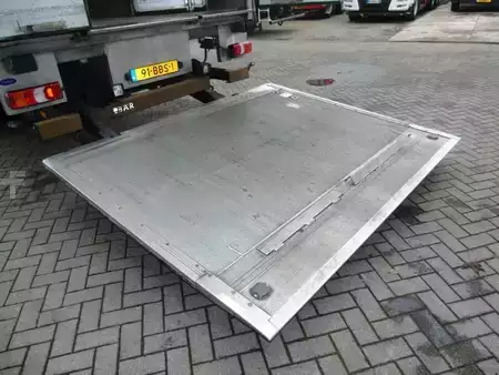 Camión 2013 Mercedes-Benz Antos 1924 + EURO 6 + CARRIER 950 MT (5)