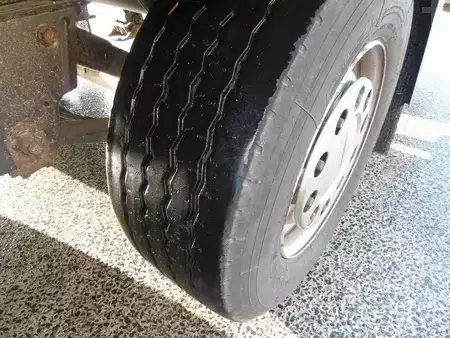 Traileri 2009 Schmitz Cargobull 2 AXLE + CARRIER + DHOLLANDIA LOADLIFT (5)