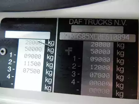 Lastbil 2003 DAF CF 85.380 + MANUAL + HMF 1680 + HYVA + 6X2 (11)