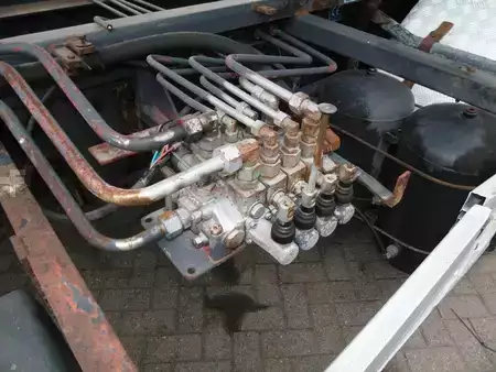 Lastbil 2003 DAF CF 85.380 + MANUAL + HMF 1680 + HYVA + 6X2 (12)