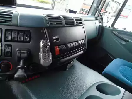 Lastbil 2003 DAF CF 85.380 + MANUAL + HMF 1680 + HYVA + 6X2 (19)