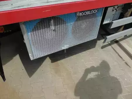 Remorques industrielles 2000 Burg frigo block lift (4)