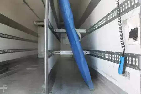 Camión 2016 Mercedes-Benz Antos 1924 + THERMO KING 1200 + LIFT + EURO 6 (13)