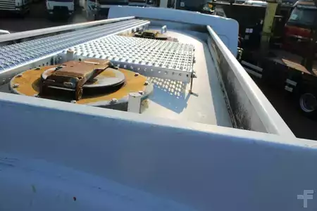 Náklaďák 2000 Renault Midlum 250 + 2 COMP + 6180liter + euro 2 + manual (9)