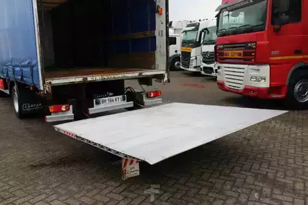 Náklaďák 2006 Renault Midlum 220 + MANUAL + LIFT + 12T (12)