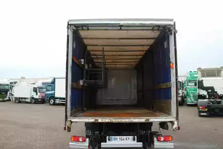 Náklaďák 2006 Renault Midlum 220 + MANUAL + LIFT + 12T (9)