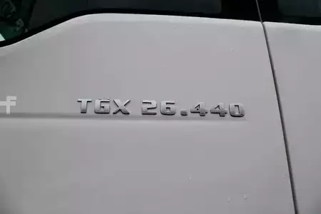 Ciężarówka 2012 MAN TGX 26.440 + EURO 5 + Right Hand Drive (4)