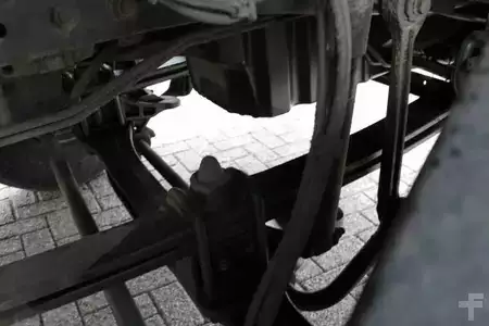 Kuorma-auto 2010 Mercedes-Benz Axor 2633 + 6x2 + euro 5 + manual (15)