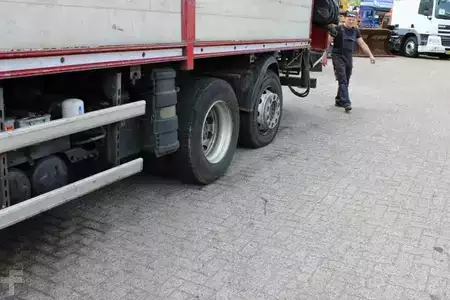 Kuorma-auto 2010 Mercedes-Benz Axor 2633 + 6x2 + euro 5 + manual (9)